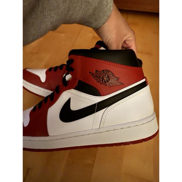 Nike Air Jordan 1 Mid Chicago Bred Red Black White Shoes 554724-173 Size 12 NEW - Picture 4 of 7
